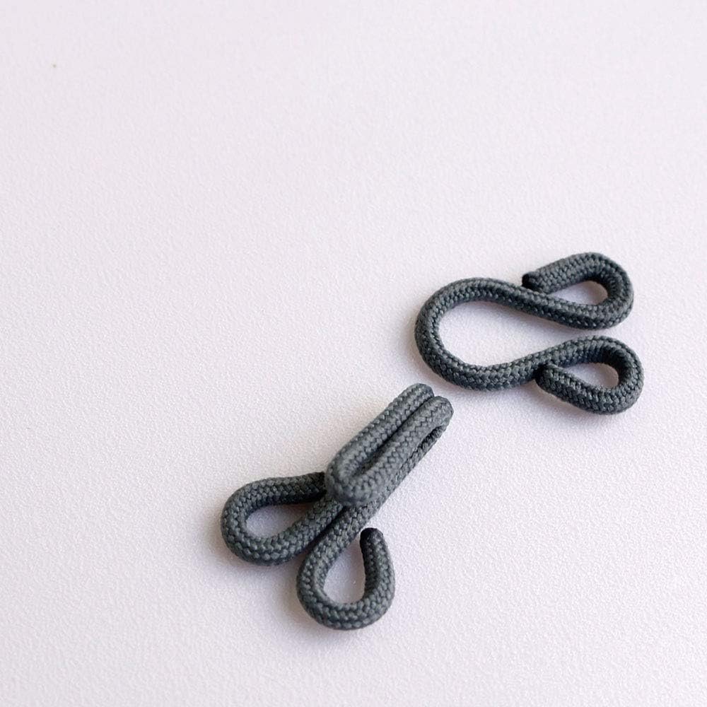 Corchetes de gancho para pieles gris Prym 261455 - Imagen 2