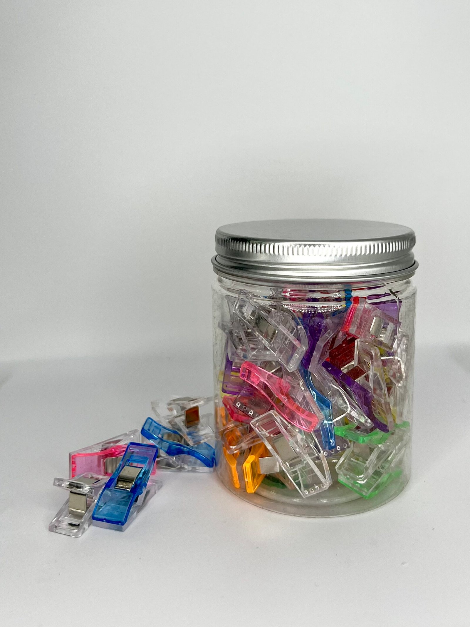 Caja con pinzas pequeñas 099324